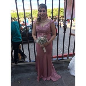 Bridesmaid/Prom Dress💗 still in great condition!